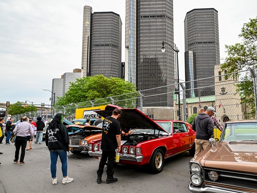 Fans inspect cars and cruise night